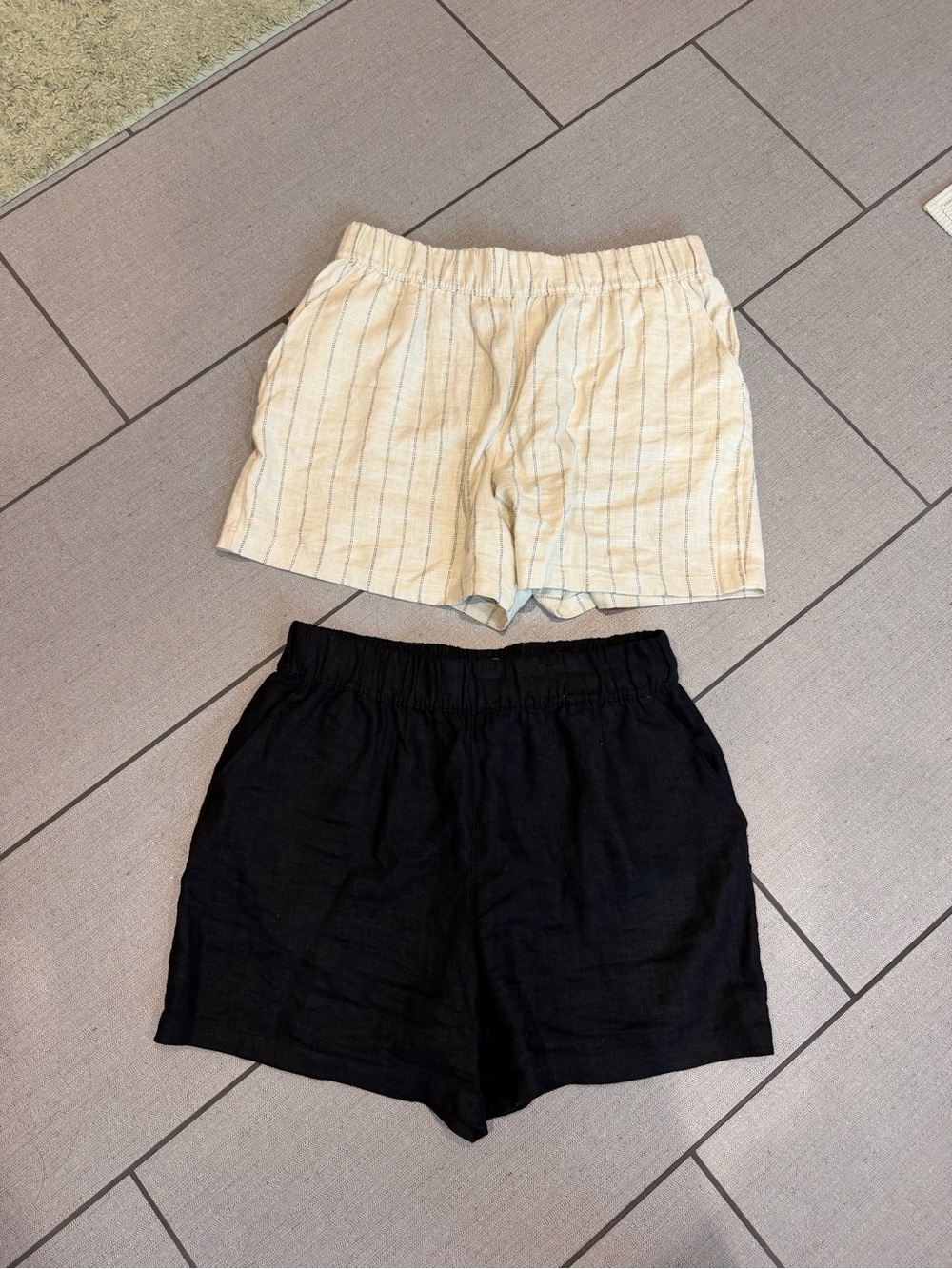Women’s Linen Blend Elastic Waist Shorts - 2 pair Black and Cream stripe.